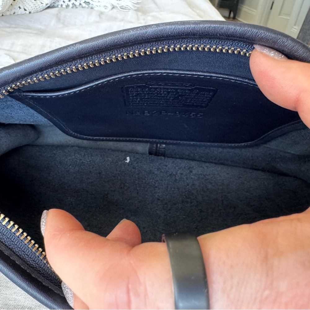 Vintage Coach Crossbody in Navy - Picture 4 of 6